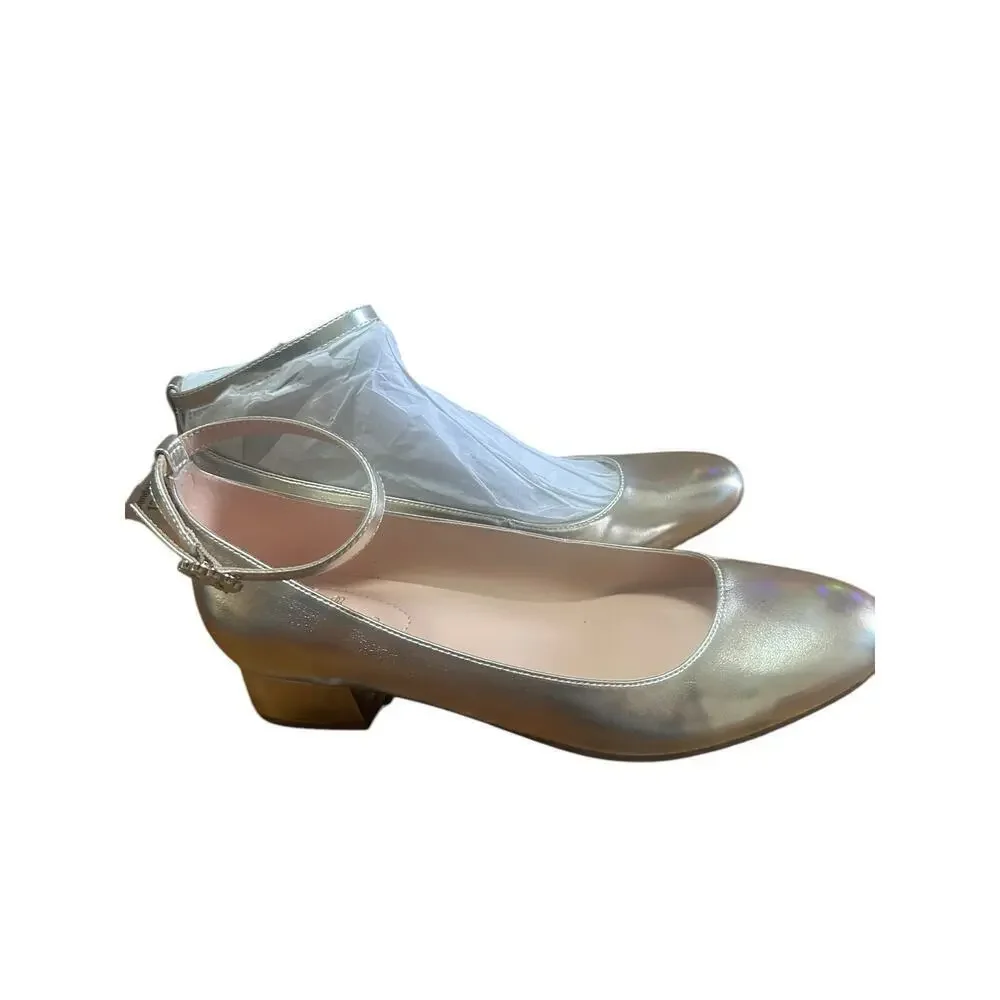 Bandolino gold round toe flower block heel adjustable ankle strap. S-9.5